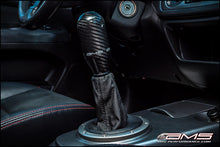 Laden Sie das Bild in den Galerie-Viewer, AMS Performance 01-07 Mitsubishi EVO VII/VIII/IX/X 5 Speed Carbon Fiber Shift Knob w/Logo