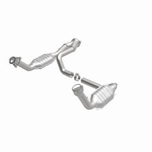 गैलरी व्यूवर में इमेज लोड करें, MagnaFlow Conv DF 02-06 Cadillac Escalade / 02-06 Chevy Avalanche 5.3L Dual Conv Y-Pipe Assembly 2WD