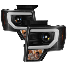 Load image into Gallery viewer, Spyder 09-14 Ford F-150 Projector Headlights - Halogen Model Light Bar - Blk PRO-YD-FF15009-SBLB-BK