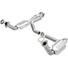 गैलरी व्यूवर में इमेज लोड करें, MagnaFlow Conv DF 02-06 Cadillac Escalade / 02-06 Chevy Avalanche 5.3L Dual Conv Y-Pipe Assembly 2WD