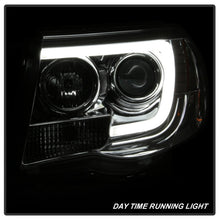 Cargar imagen en el visor de la galería, Spyder Toyota Tacoma 05-11 Projector Headlights - Light Bar DRL - Chrome PRO-YD-TT05V2-LB-C