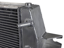 Carica l&#39;immagine nel visualizzatore di Gallery, aFe BladeRunner Street Series Tube &amp; Fin Aluminum Radiator 06-10 GM Diesel Trucks 6.6L V8