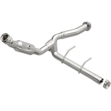 Laden Sie das Bild in den Galerie-Viewer, MagnaFlow 11-14 Ford F-150 5.0L Direct Fit CARB Compliant Left Catalytic Converter