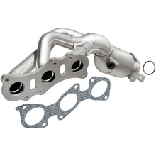 Load image into Gallery viewer, MagnaFlow OEM Grade Federal / EPA Compliant Manifold Catalytic Converter - 11-15 Toyota Tacoma