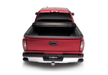 Carica l&#39;immagine nel visualizzatore di Gallery, Truxedo 14-18 GMC Sierra &amp; Chevrolet Silverado 1500 6ft 6in Sentry CT Bed Cover