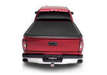 Laden Sie das Bild in den Galerie-Viewer, Truxedo 14-18 GMC Sierra &amp; Chevrolet Silverado 1500 6ft 6in Sentry CT Bed Cover