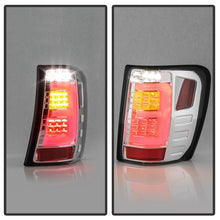 गैलरी व्यूवर में इमेज लोड करें, Spyder Jeep Grand Cherokee 99-04 Light Bar LED Tail Lights Version 3 - Chrome