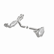 गैलरी व्यूवर में इमेज लोड करें, MagnaFlow Conv DF 02-06 Cadillac Escalade / 02-06 Chevy Avalanche 5.3L Dual Conv Y-Pipe Assembly 2WD