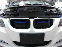 Charger l&#39;image dans la galerie, aFe MagnumFORCE Intakes Scoops AIS BMW 335i (E90/92/93) 07-13 L6-3.0L (Blue)