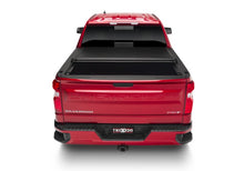 Laden Sie das Bild in den Galerie-Viewer, Truxedo 14-18 GMC Sierra &amp; Chevrolet Silverado 1500 6ft 6in Lo Pro Bed Cover