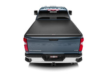 Charger l&#39;image dans la galerie, Truxedo 2020 GMC Sierra &amp; Chevrolet Silverado 2500HD &amp; 3500HD 6ft 9in TruXport Bed Cover