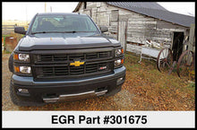 Laden Sie das Bild in den Galerie-Viewer, EGR 16+ Chev Silverado LD Superguard Hood Shield - Matte