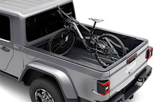 Cargar imagen en el visor de la galería, Thule Insta-Gater Pro - Upright Bike Rack for Truck Beds - Black