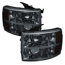 Carica l&#39;immagine nel visualizzatore di Gallery, Xtune Chevy Silverado 07-13 Crystal Headlights Smoked HD-JH-CS07-AM-SM