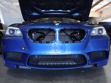 Cargar imagen en el visor de la galería, aFe Magnum FORCE Intake System Carbon Fiber Scoops BMW M5 (F10) 12-14 V8-4.4L (tt)