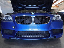 Cargar imagen en el visor de la galería, aFe Magnum FORCE Intake System Carbon Fiber Scoops BMW M5 (F10) 12-14 V8-4.4L (tt)