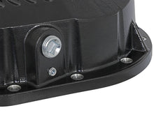 Laden Sie das Bild in den Galerie-Viewer, aFe Pro Series Rear Diff Cover Kit Black w/ Gear Oil 86-16 Ford F-250/F-350 V8 7.3L/6.0L/6.4L/6.7L