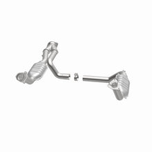 गैलरी व्यूवर में इमेज लोड करें, MagnaFlow Conv DF 02-06 Cadillac Escalade / 02-06 Chevy Avalanche 5.3L Dual Conv Y-Pipe Assembly 2WD