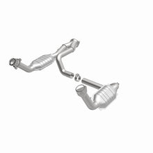 गैलरी व्यूवर में इमेज लोड करें, MagnaFlow Conv DF 02-06 Cadillac Escalade / 02-06 Chevy Avalanche 5.3L Dual Conv Y-Pipe Assembly 2WD