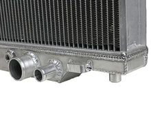 Carica l&#39;immagine nel visualizzatore di Gallery, aFe BladeRunner Street Series Radiator 99-04 Ford Trucks V10 6.8L