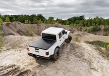 गैलरी व्यूवर में इमेज लोड करें, Truxedo 2020 Jeep Gladiator 5ft Lo Pro Bed Cover